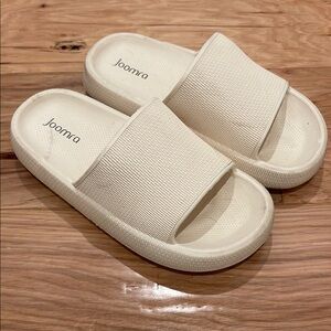 Women's Casual Cream Slippers